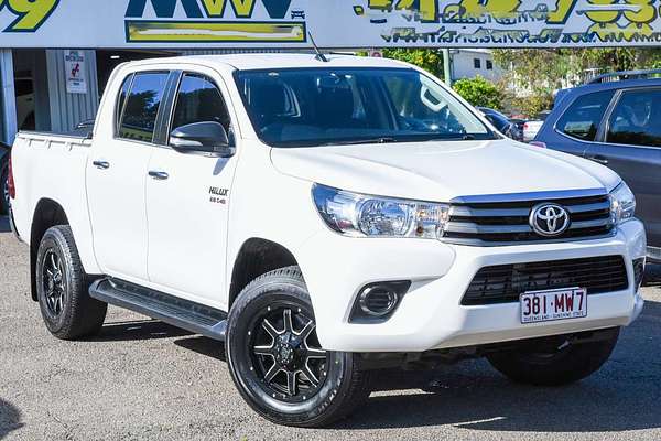 2015 Toyota Hilux SR5 GUN126R 4X4