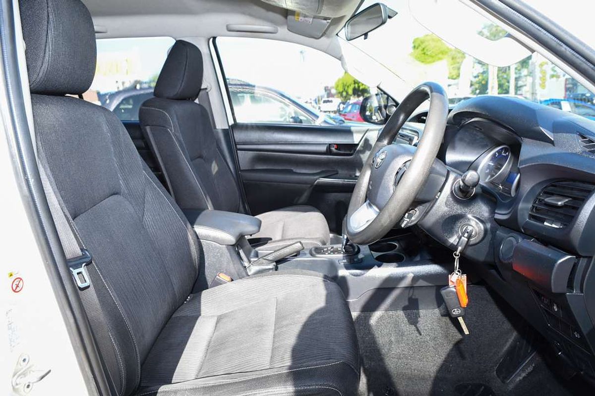 2015 Toyota Hilux SR GUN126R 4X4