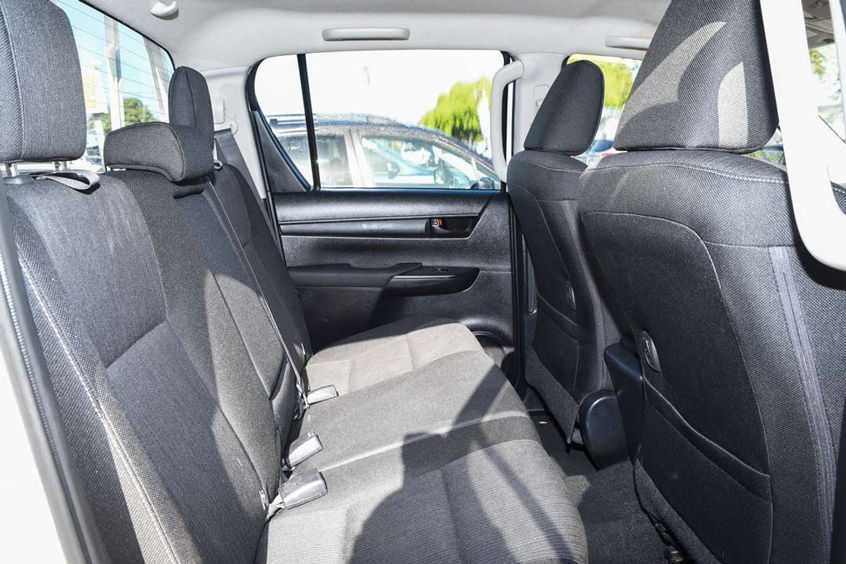 2015 Toyota Hilux SR GUN126R 4X4