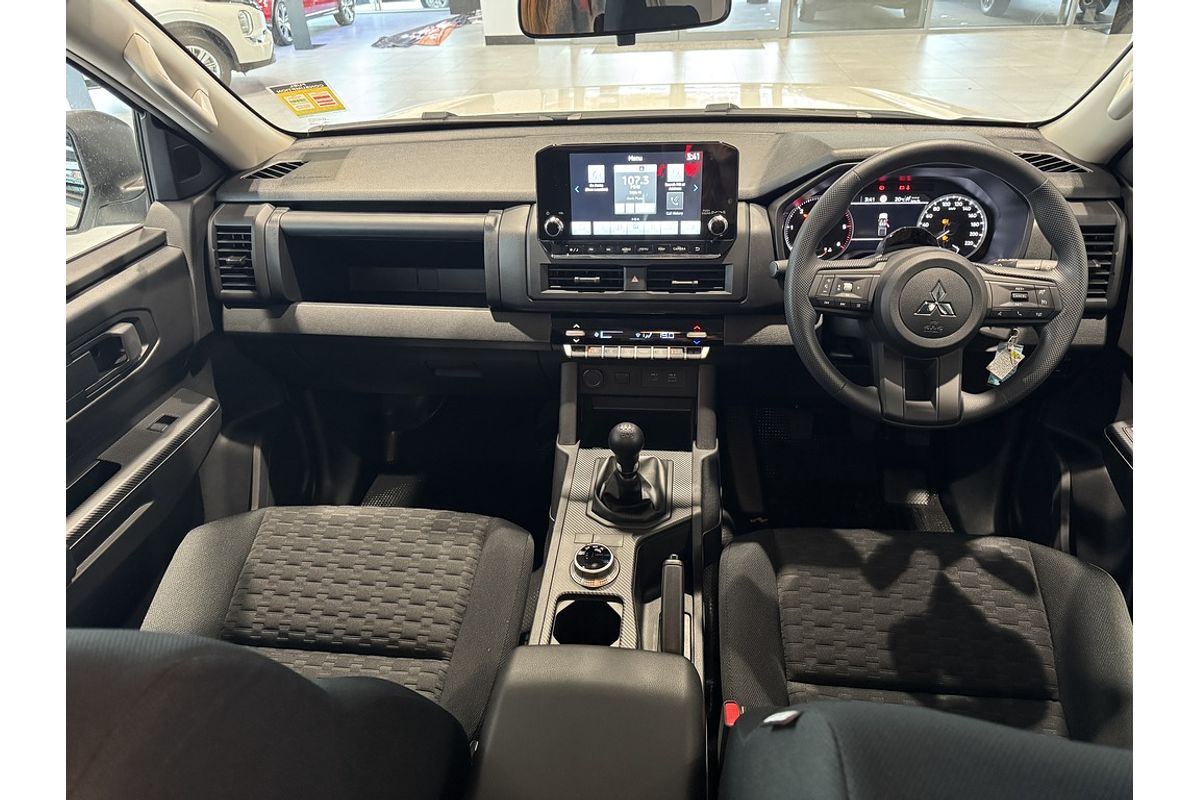 2025 Mitsubishi MV Triton GLX 2.4L D 6M/T 4X4 DC CC