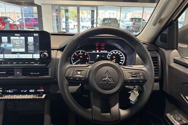 2025 Mitsubishi Triton GLX MV 4X4
