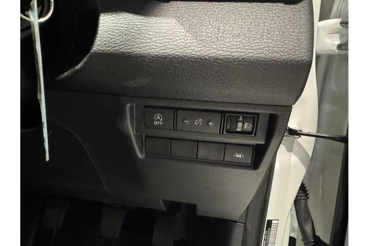 2025 Mitsubishi MV Triton GLX 2.4L D 6M/T 4X4 DC CC