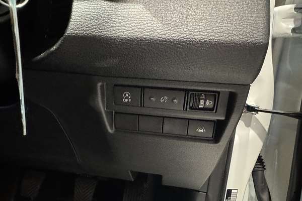 2025 Mitsubishi Triton GLX MV 4X4
