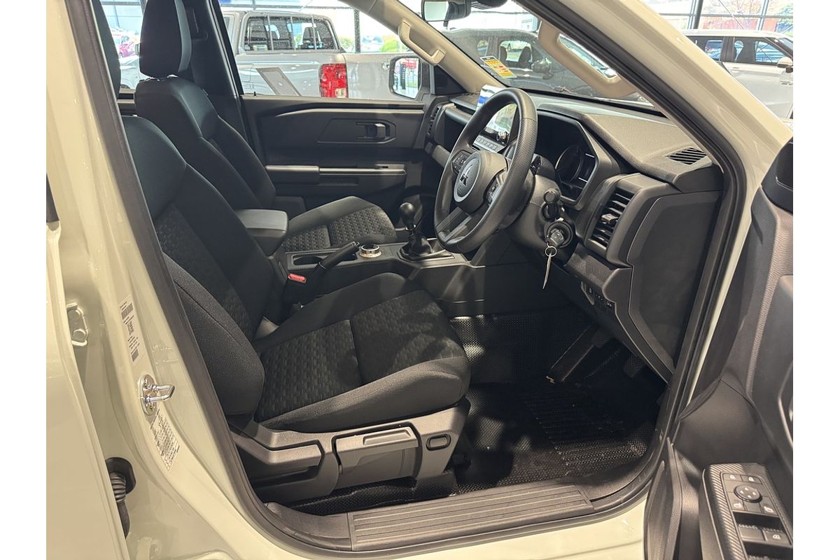 2025 Mitsubishi MV Triton GLX 2.4L D 6M/T 4X4 DC CC