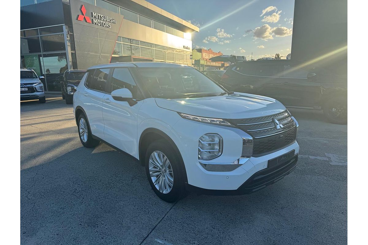 2023 Mitsubishi Outlander ES ZM