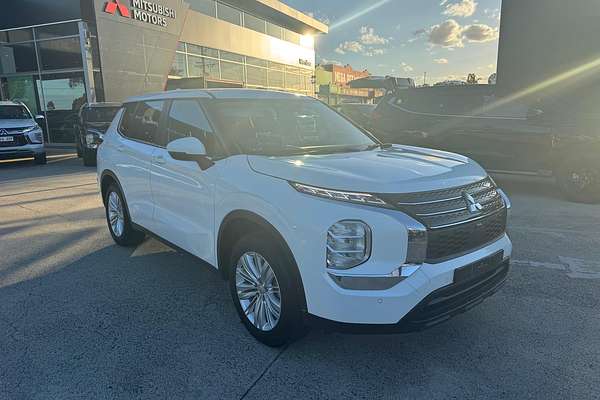 2023 Mitsubishi Outlander ES ZM