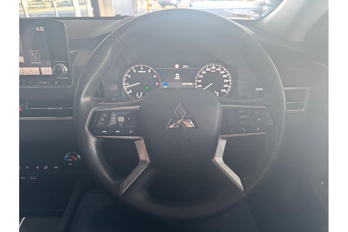 2023 Mitsubishi Outlander ES ZM