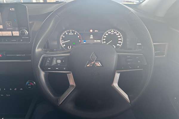 2023 Mitsubishi Outlander ES ZM