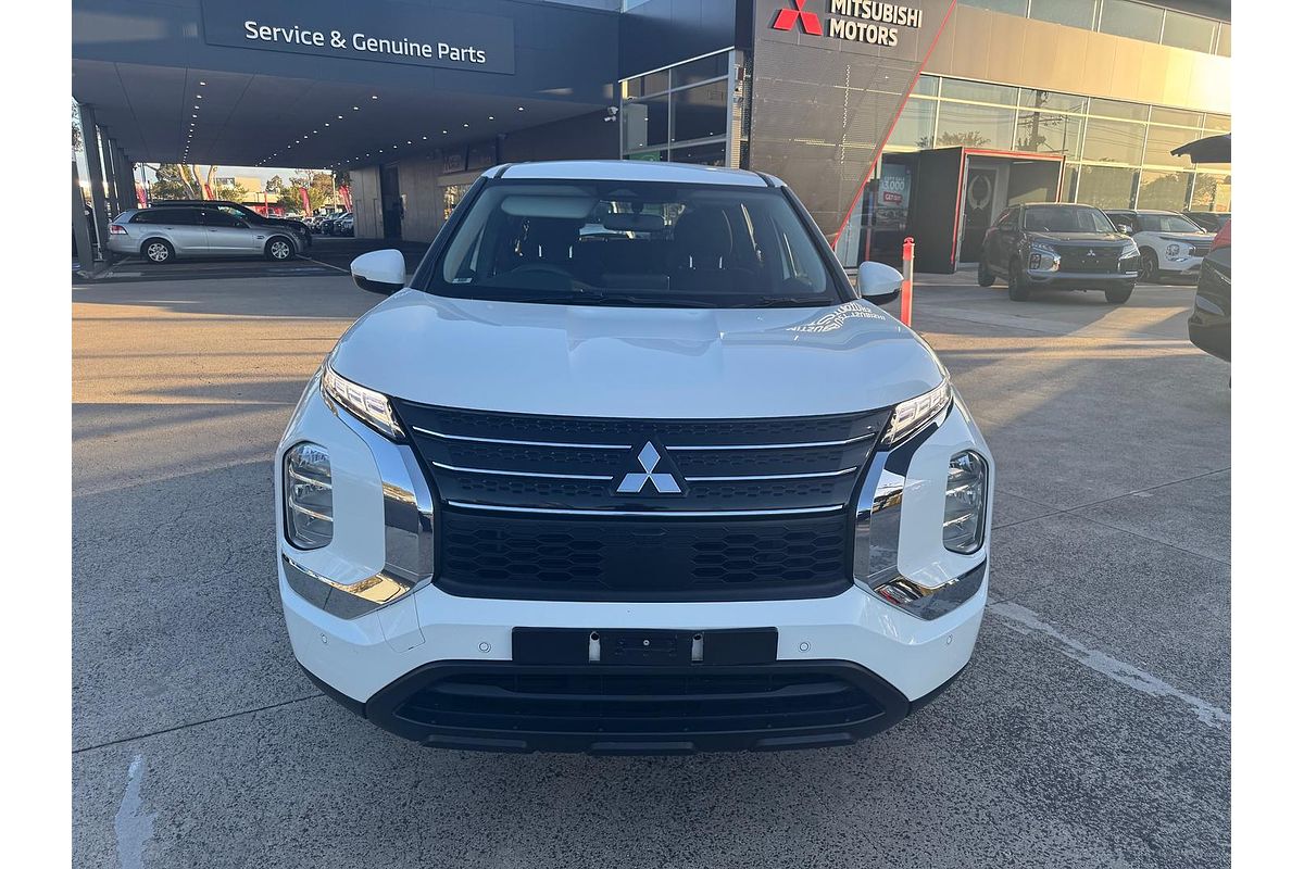 2023 Mitsubishi Outlander ES ZM