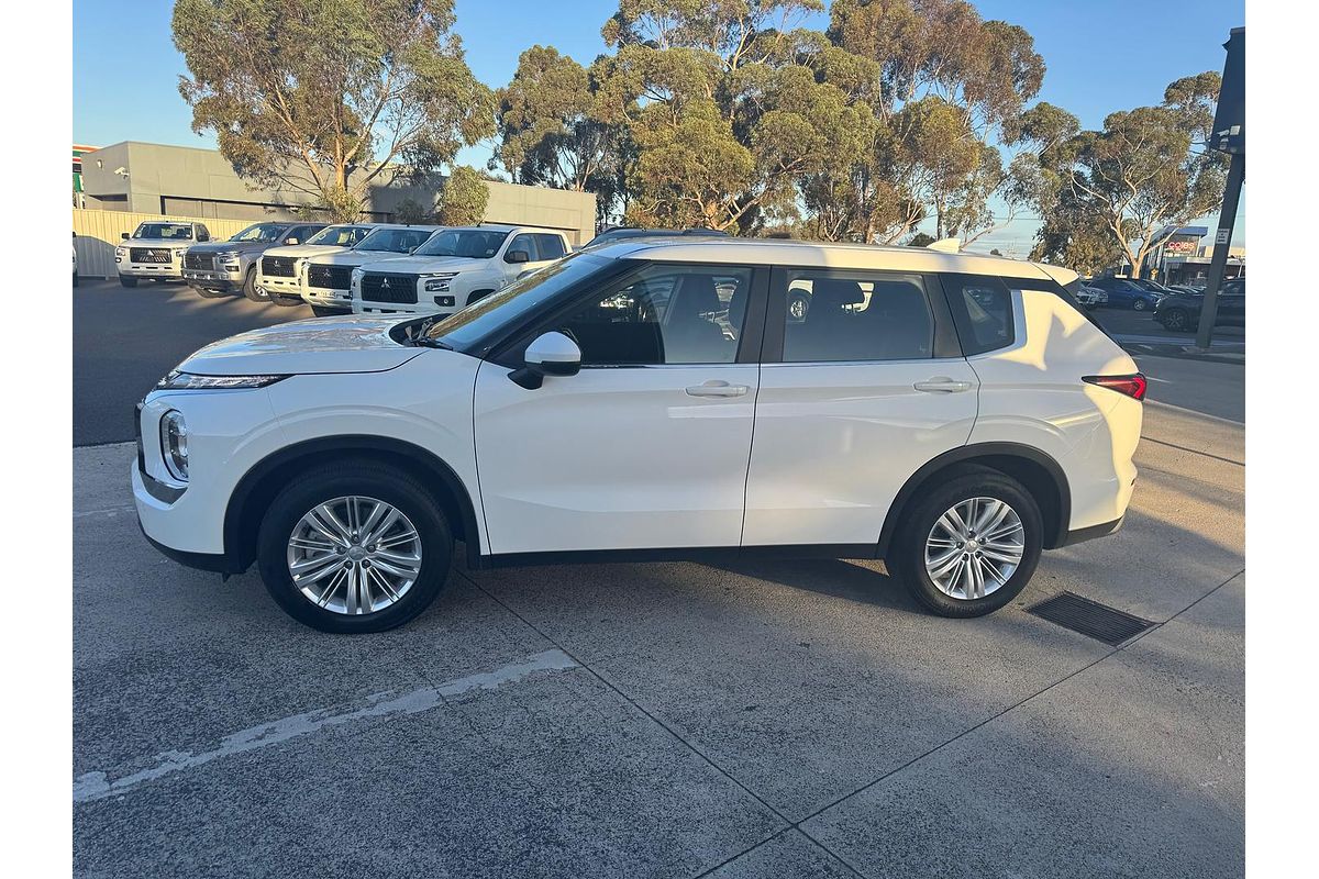 2023 Mitsubishi Outlander ES ZM
