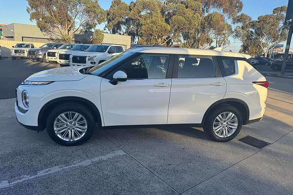 2023 Mitsubishi Outlander ES ZM