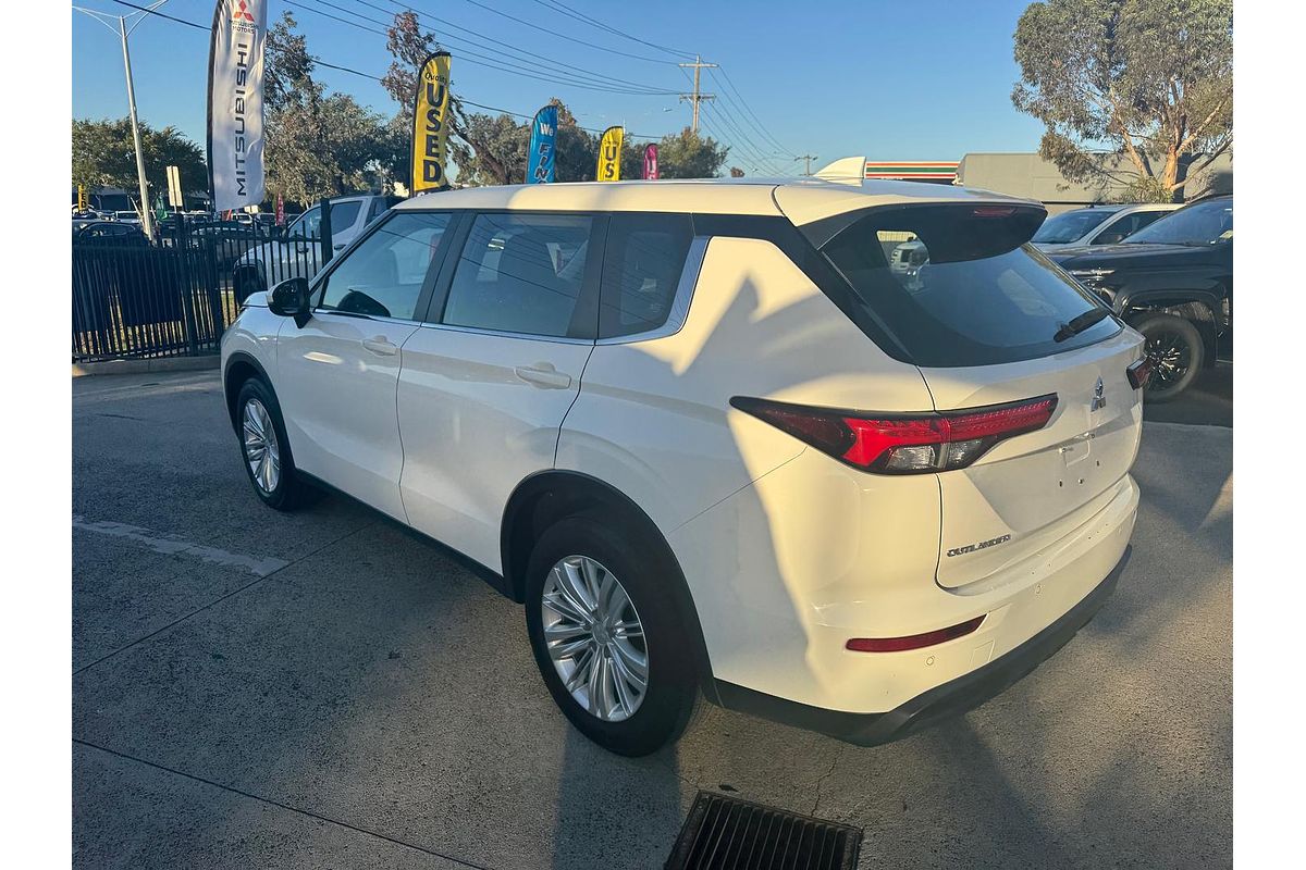2023 Mitsubishi Outlander ES ZM