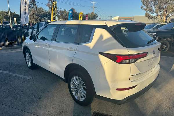 2023 Mitsubishi Outlander ES ZM