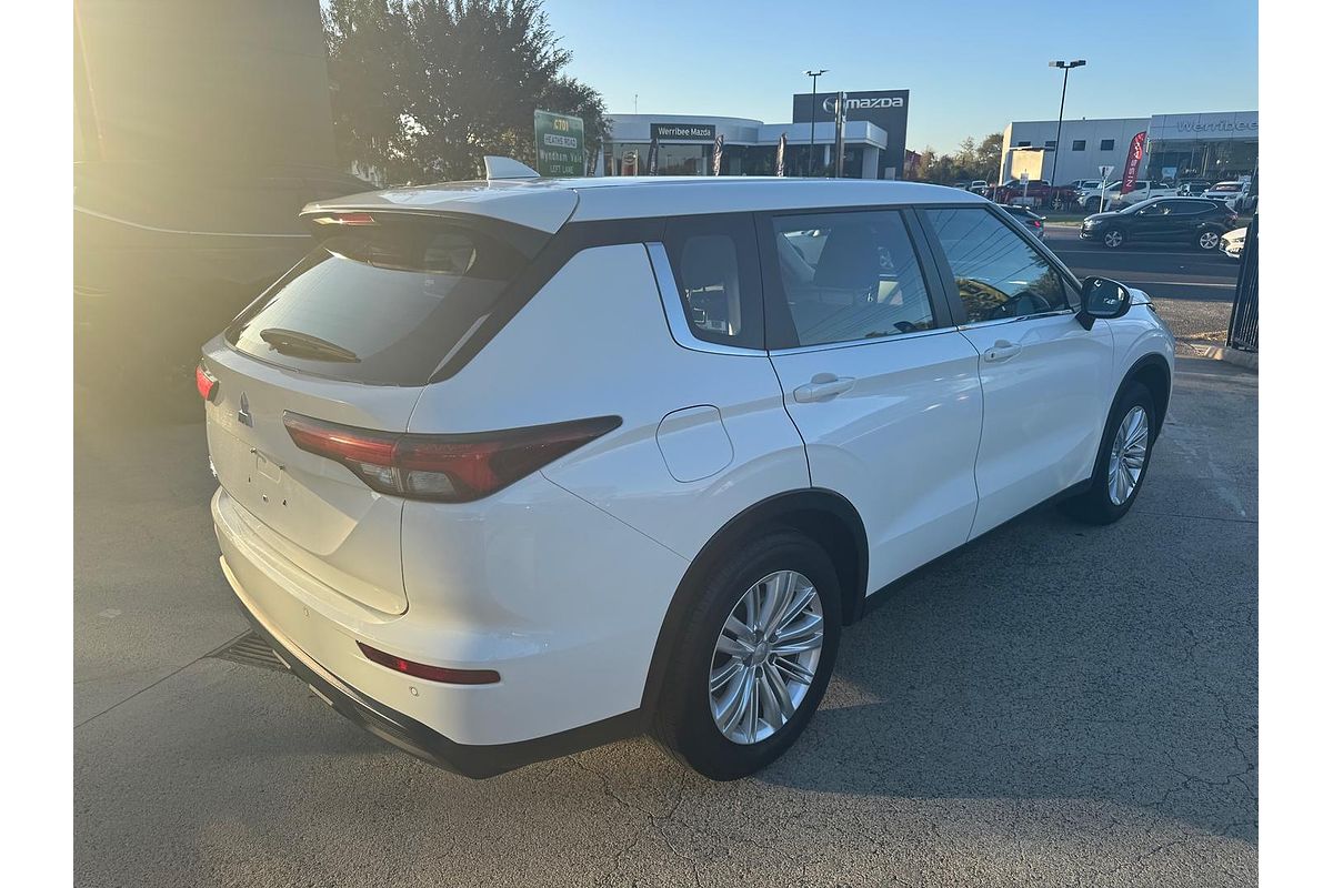 2023 Mitsubishi Outlander ES ZM