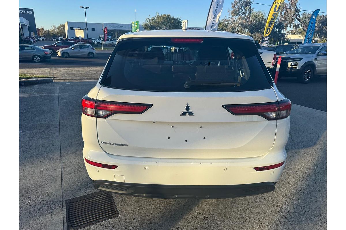 2023 Mitsubishi Outlander ES ZM