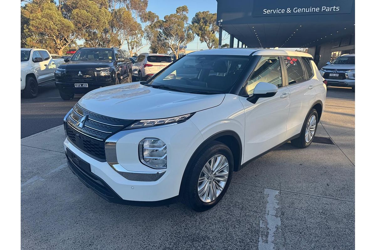 2023 Mitsubishi Outlander ES ZM