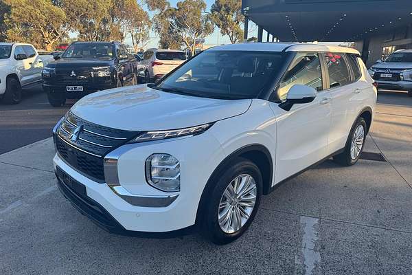 2023 Mitsubishi Outlander ES ZM