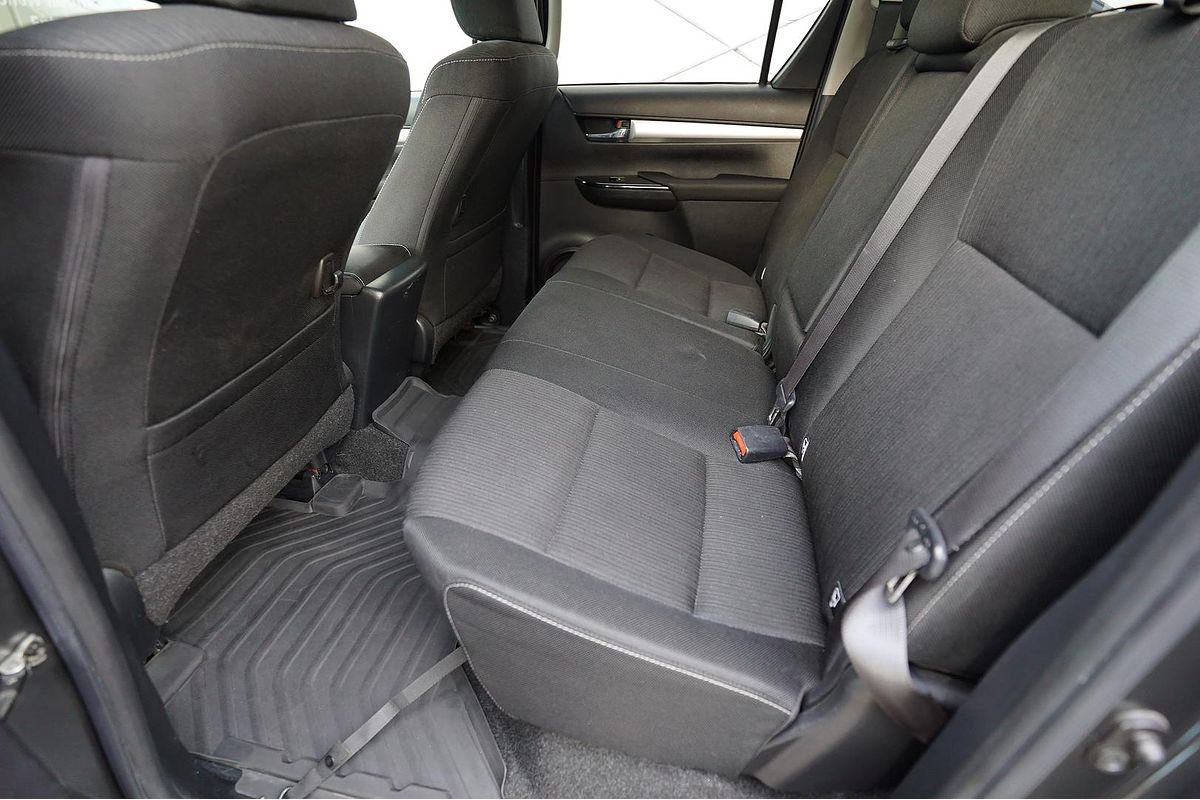 2016 Toyota Hilux 4x4 Hilux 4x4 SR5 2.8L T Diesel Automatic Double Cab