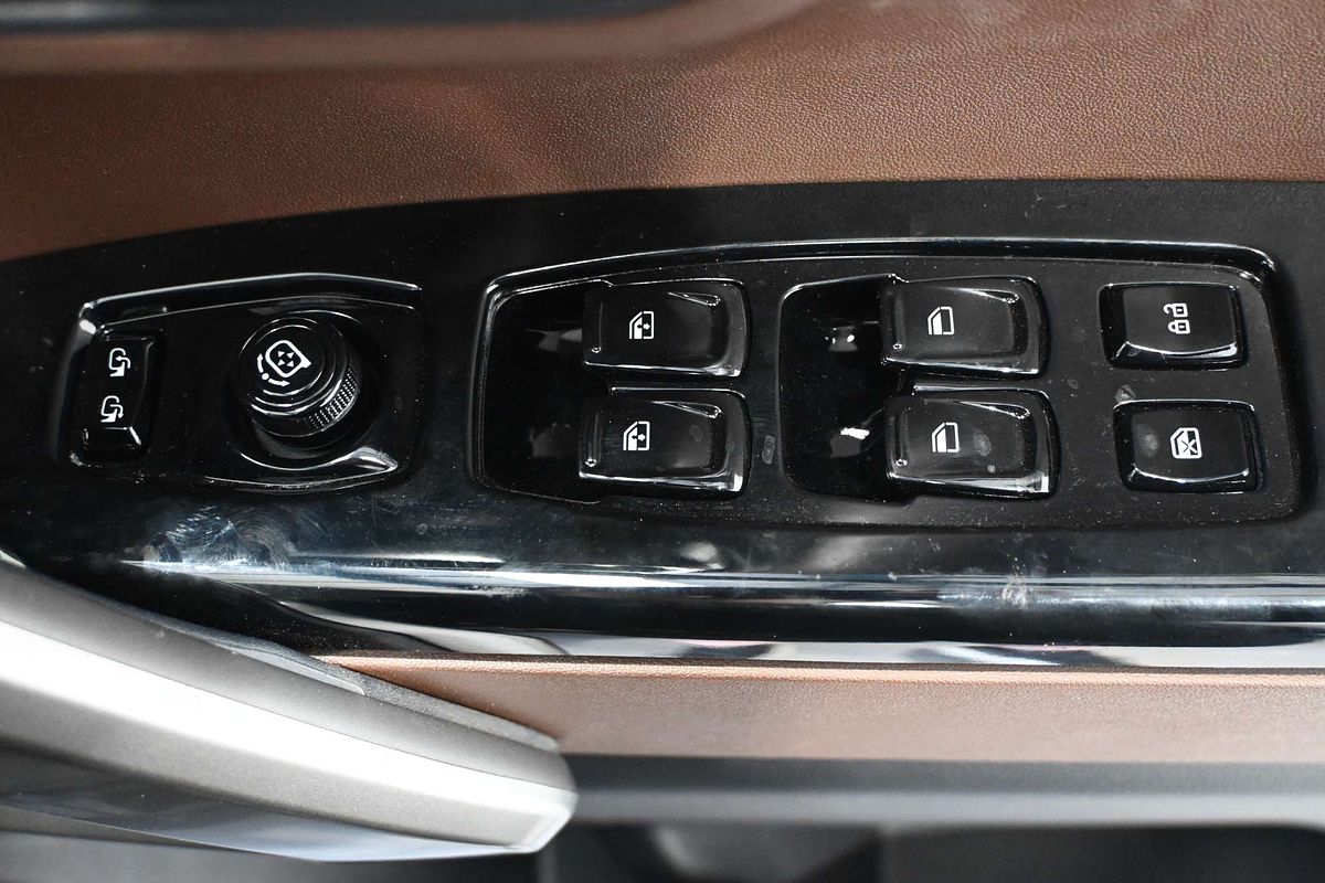 2025 Mahindra Scorpio Z8L
