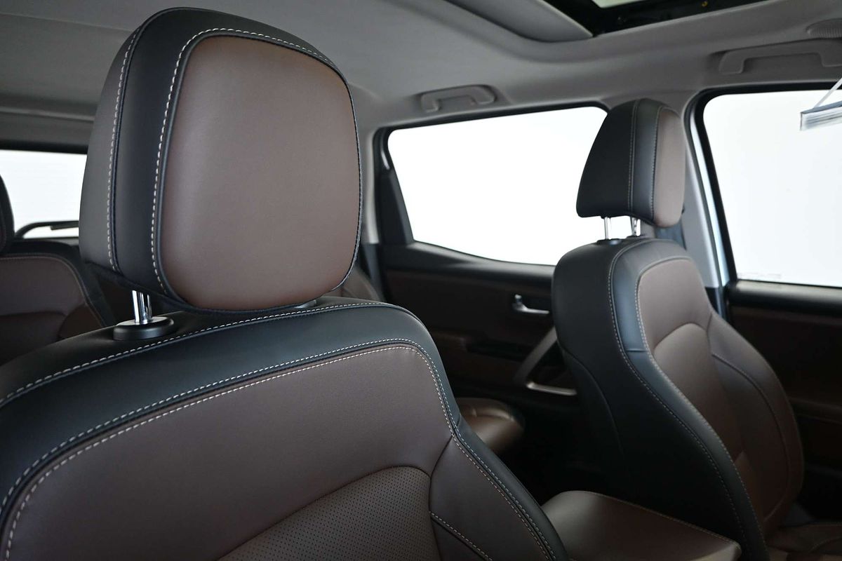 2023 Mahindra Scorpio Z8L