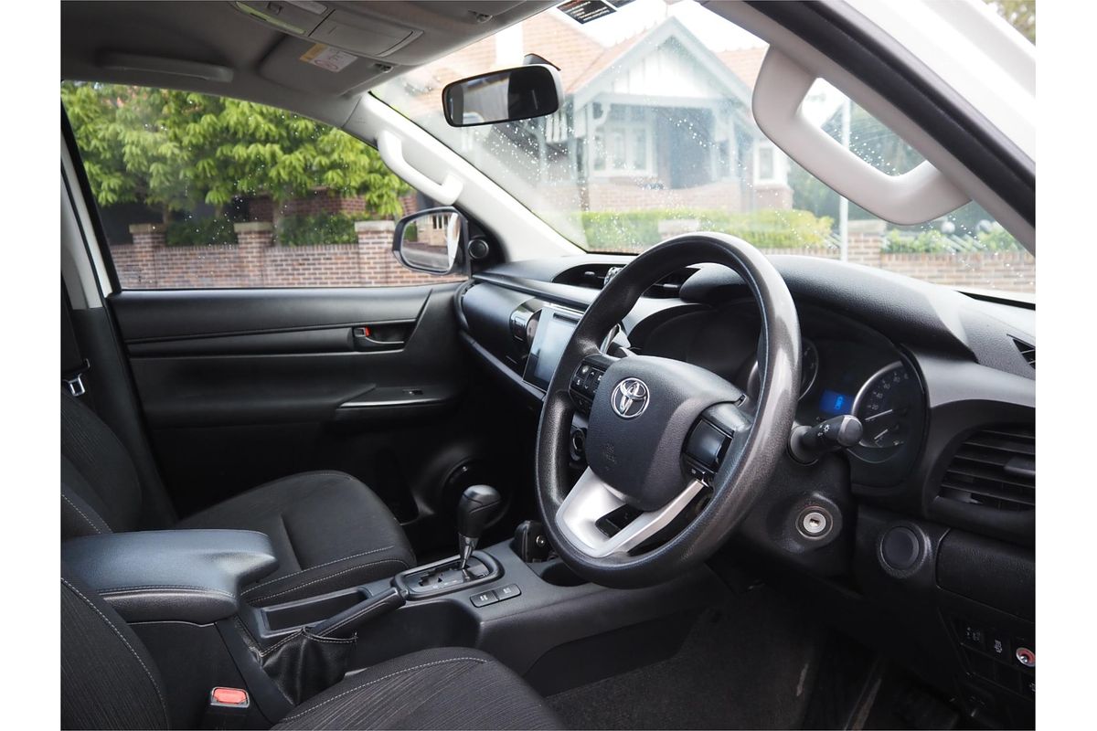 2016 Toyota HILUX SR (4x4) GUN126R