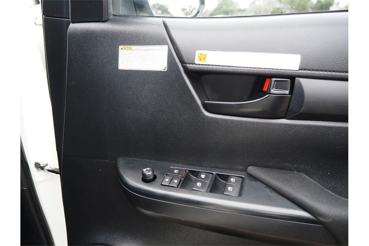 2016 Toyota HILUX SR (4x4) GUN126R