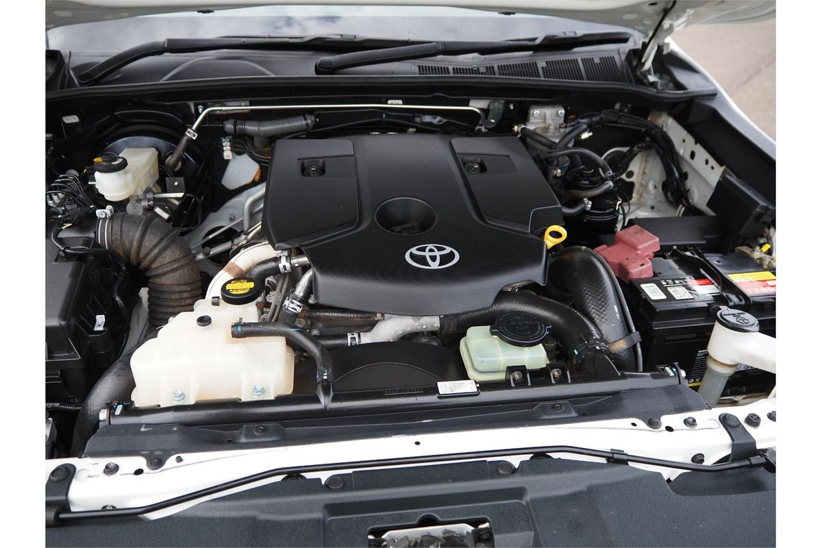 2016 Toyota HILUX SR (4x4) GUN126R