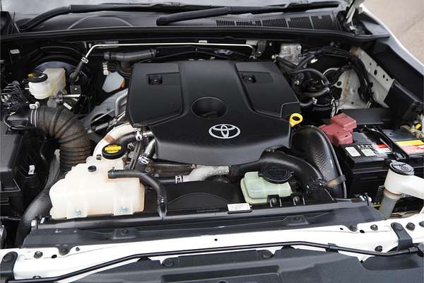 2016 Toyota HILUX SR (4x4) GUN126R