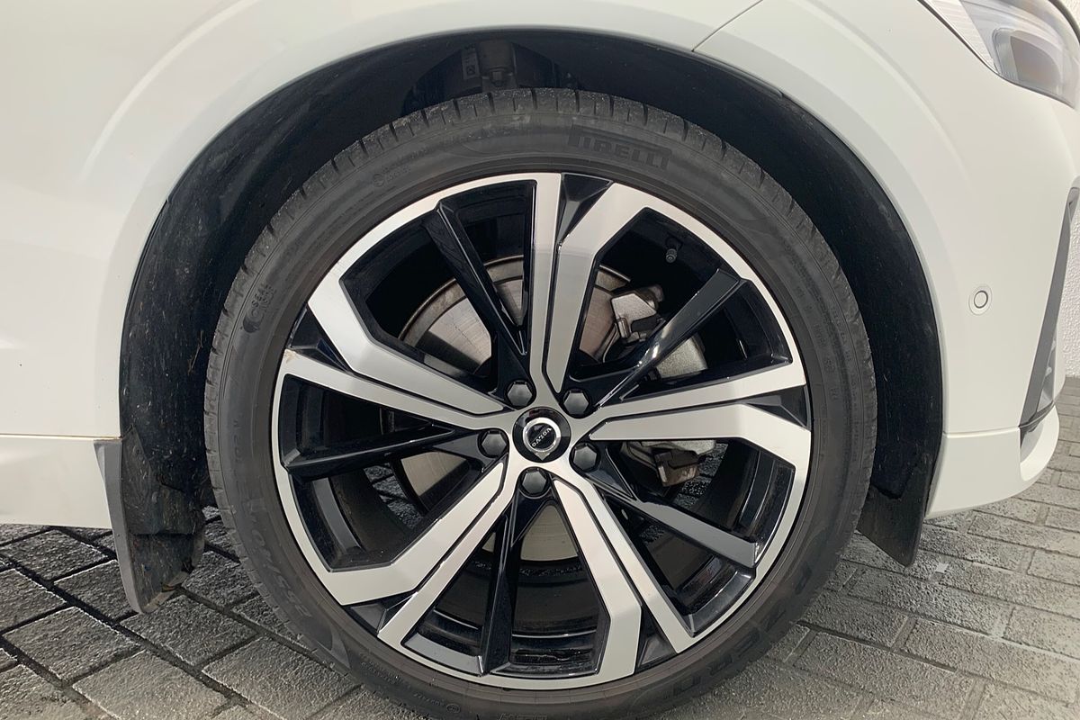 2022 Volvo XC60 Recharge Ultimate T8 Plug-In Hybrid