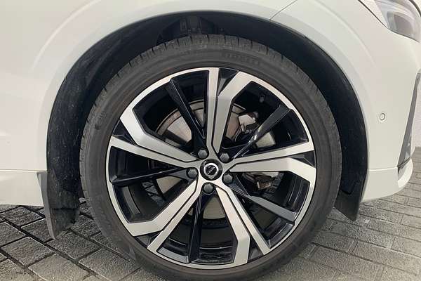 2022 Volvo XC60 Recharge Ultimate T8 Plug-In Hybrid