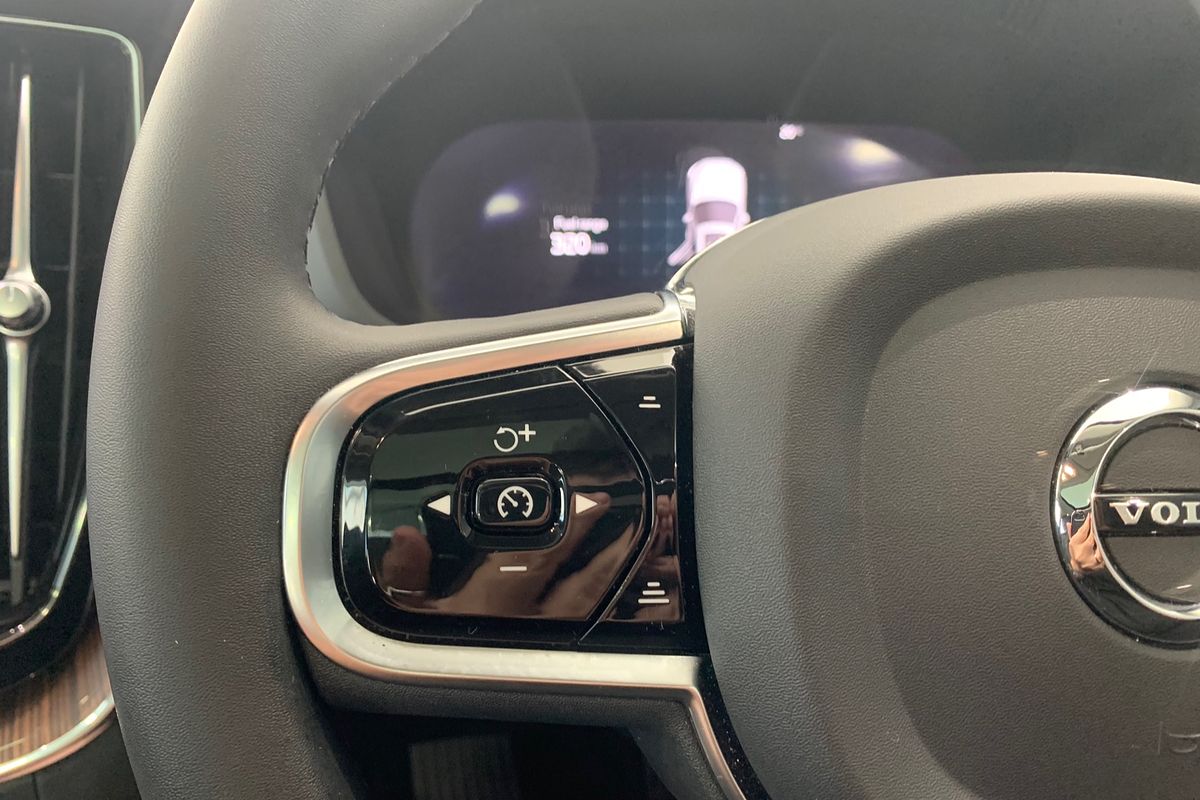 2022 Volvo XC60 Recharge Ultimate T8 Plug-In Hybrid