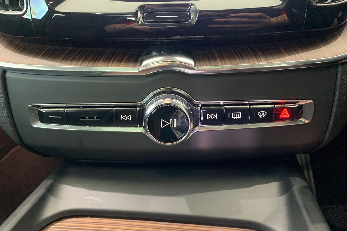 2022 Volvo XC60 Recharge Ultimate T8 Plug-In Hybrid