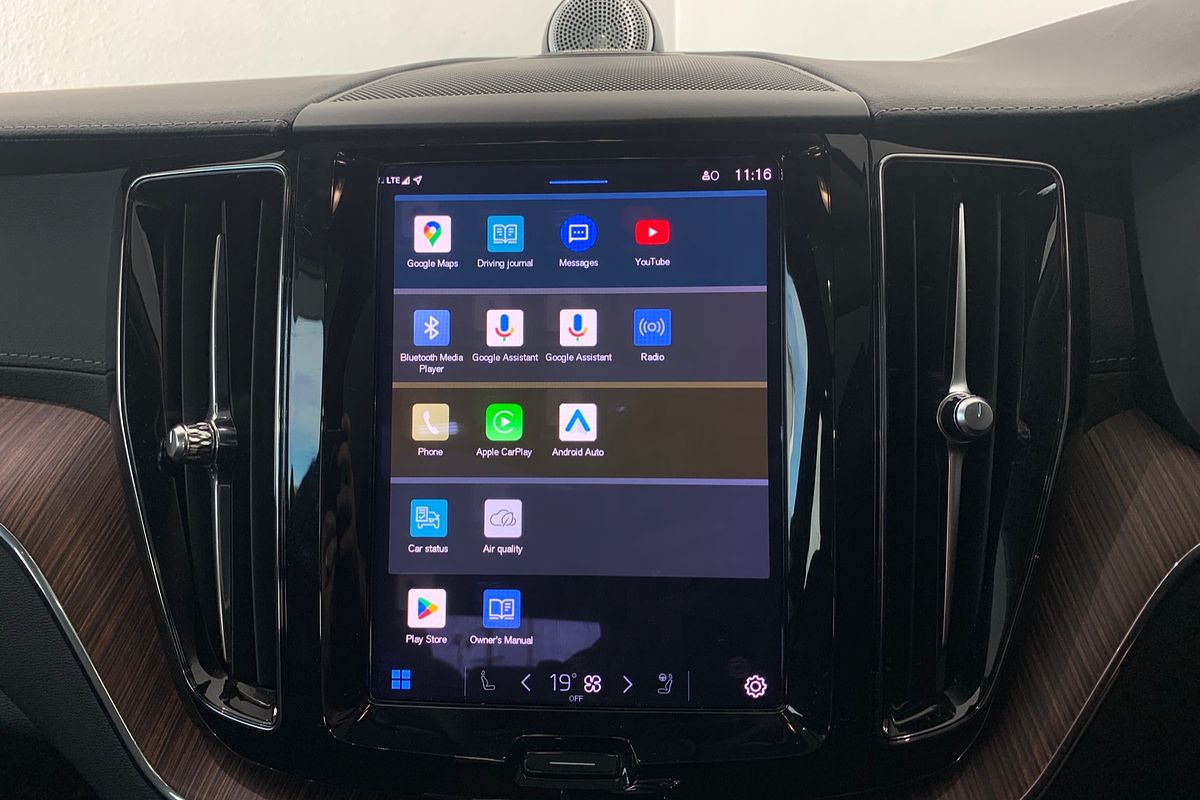 2022 Volvo XC60 Recharge Ultimate T8 Plug-In Hybrid