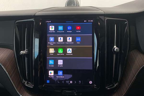 2022 Volvo XC60 Recharge Ultimate T8 Plug-In Hybrid