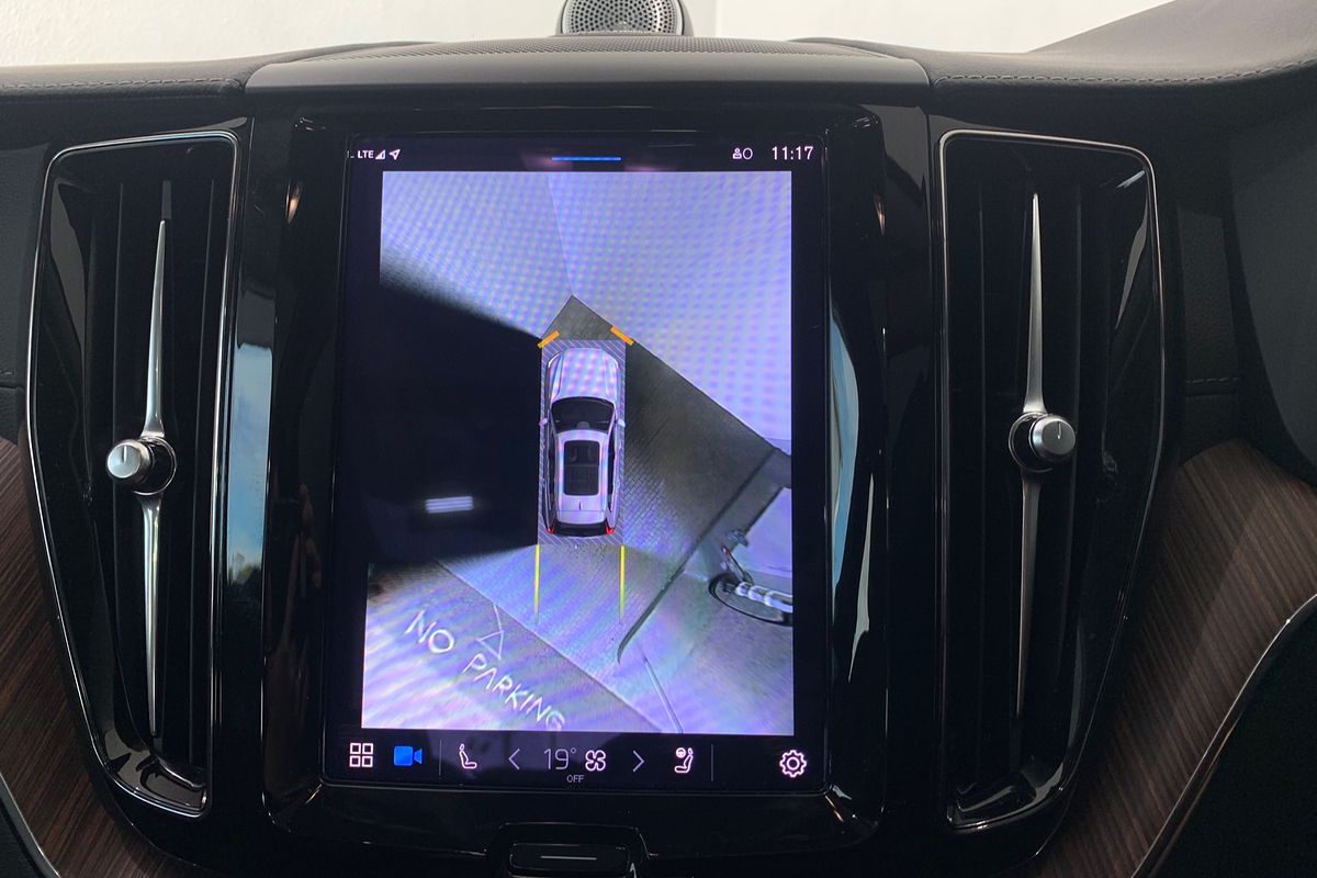 2022 Volvo XC60 Recharge Ultimate T8 Plug-In Hybrid