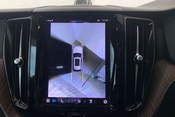 2022 Volvo XC60 Recharge Ultimate T8 Plug-In Hybrid