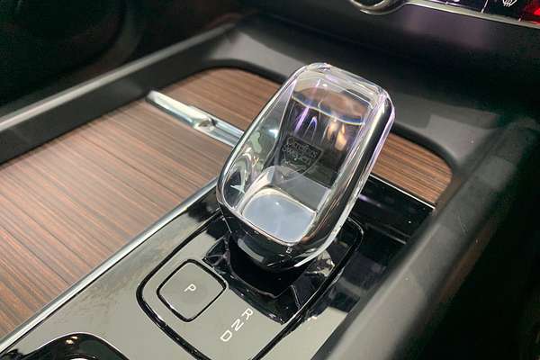 2022 Volvo XC60 Recharge Ultimate T8 Plug-In Hybrid