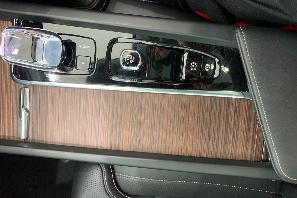 2022 Volvo XC60 Recharge Ultimate T8 Plug-In Hybrid