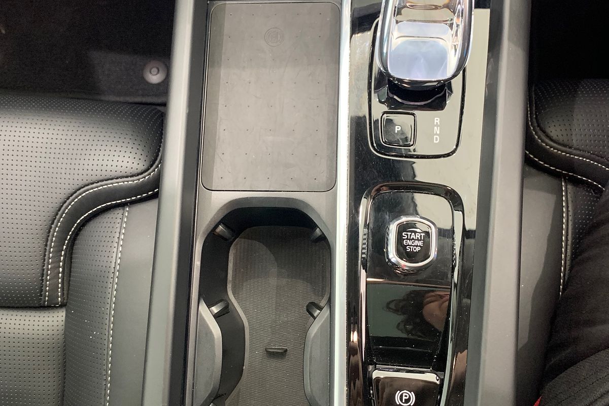 2022 Volvo XC60 Recharge Ultimate T8 Plug-In Hybrid