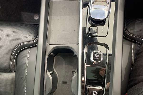 2022 Volvo XC60 Recharge Ultimate T8 Plug-In Hybrid