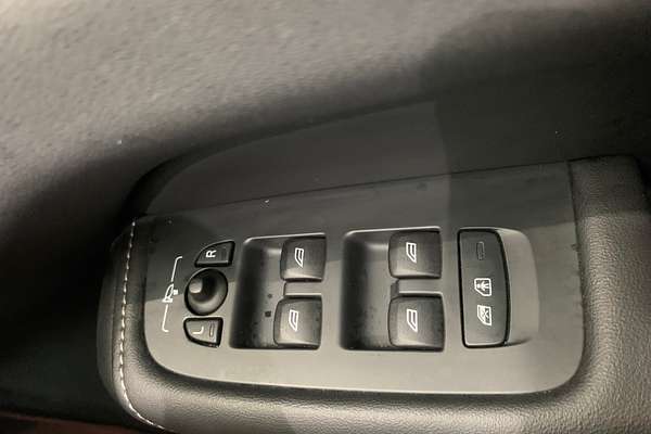 2022 Volvo XC60 Recharge Ultimate T8 Plug-In Hybrid