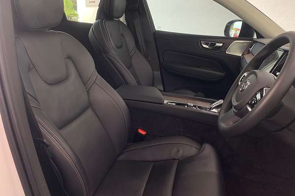 2022 Volvo XC60 Recharge Ultimate T8 Plug-In Hybrid