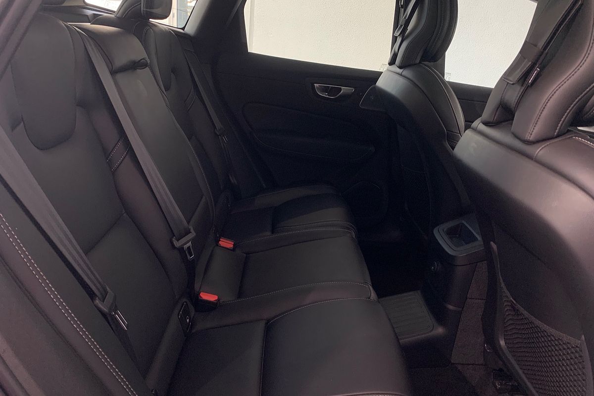 2022 Volvo XC60 Recharge Ultimate T8 Plug-In Hybrid