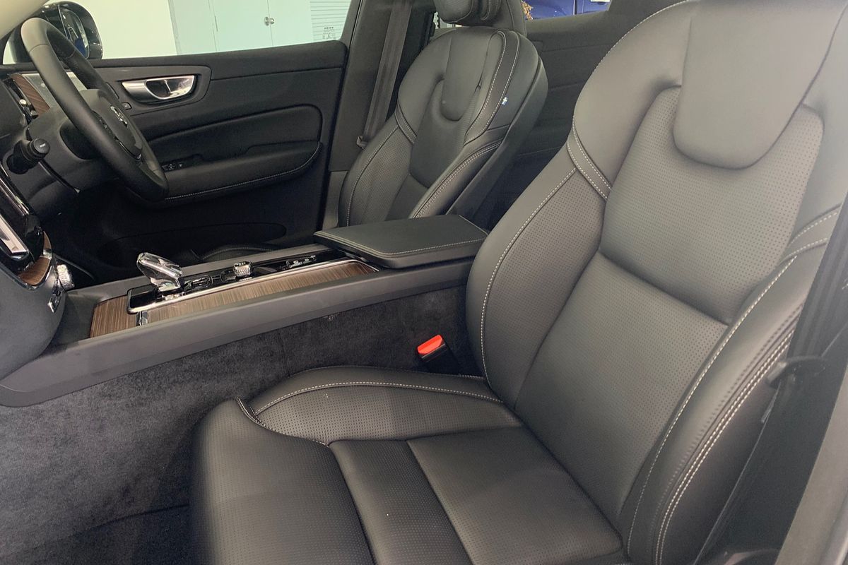 2022 Volvo XC60 Recharge Ultimate T8 Plug-In Hybrid