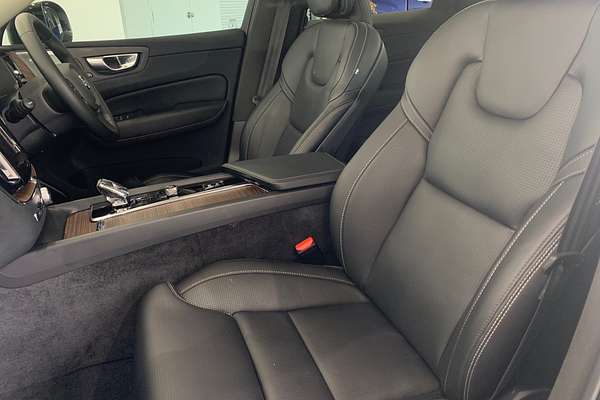2022 Volvo XC60 Recharge Ultimate T8 Plug-In Hybrid