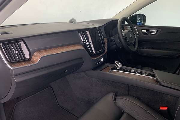 2022 Volvo XC60 Recharge Ultimate T8 Plug-In Hybrid