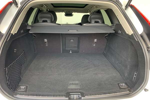 2022 Volvo XC60 Recharge Ultimate T8 Plug-In Hybrid