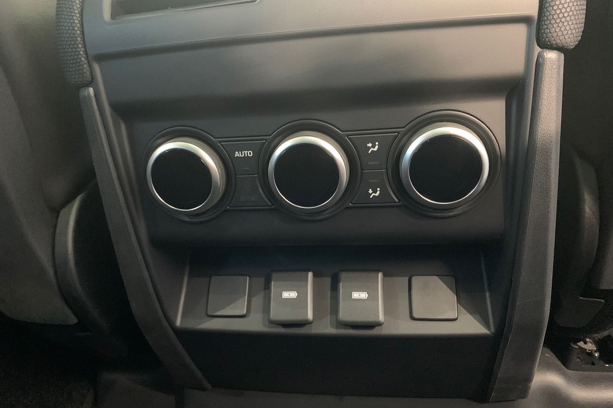 2023 Land Rover Defender 110 P400 X-Dynamic HSE L663