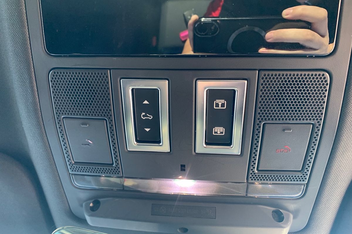 2023 Land Rover Defender 110 P400 X-Dynamic HSE L663