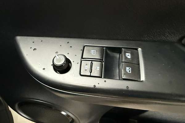 2015 Toyota Hilux Workmate TGN121R Rear Wheel Drive